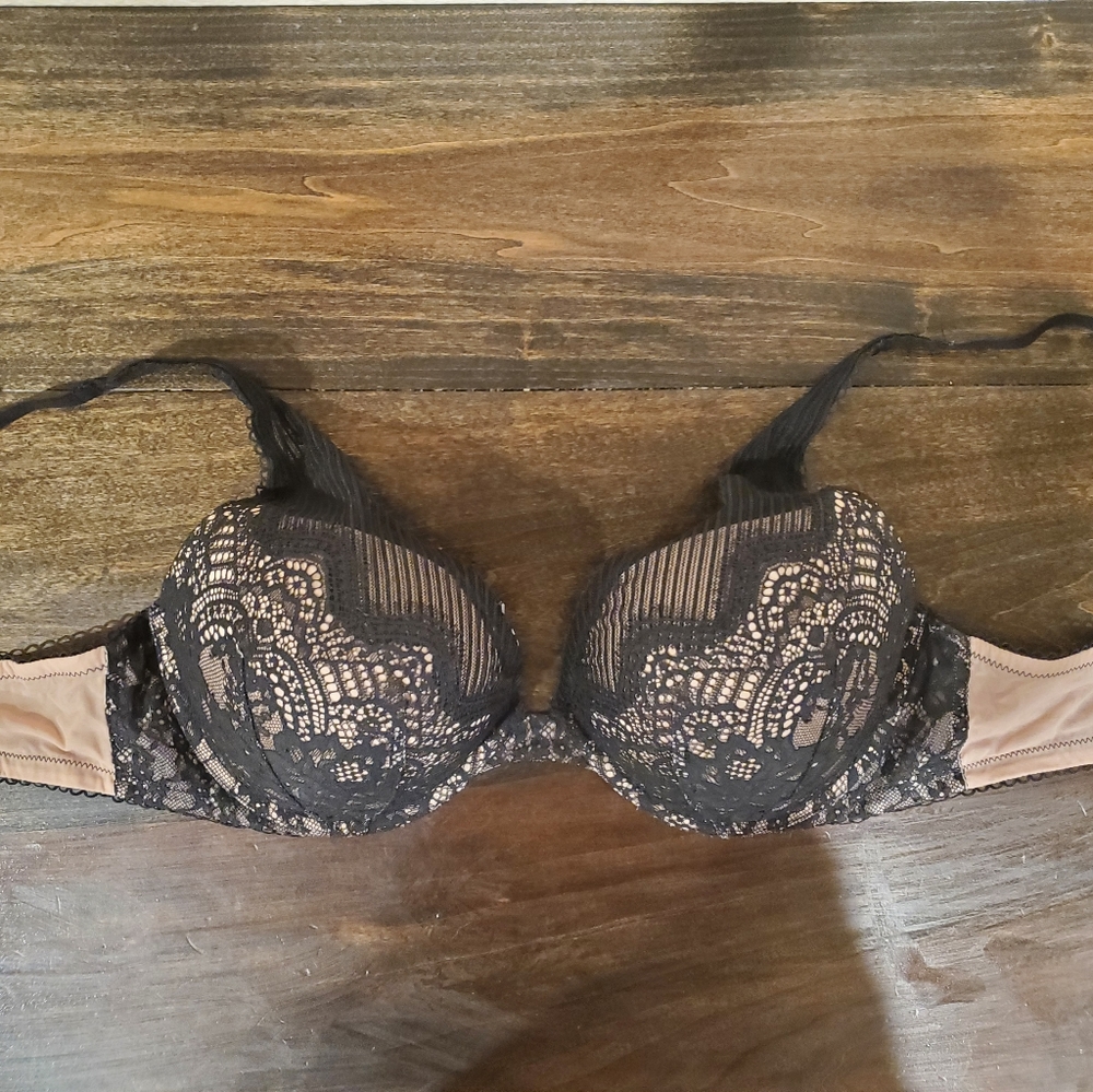 Victoria's Secret Black Lace Push Up Bra (36DD)